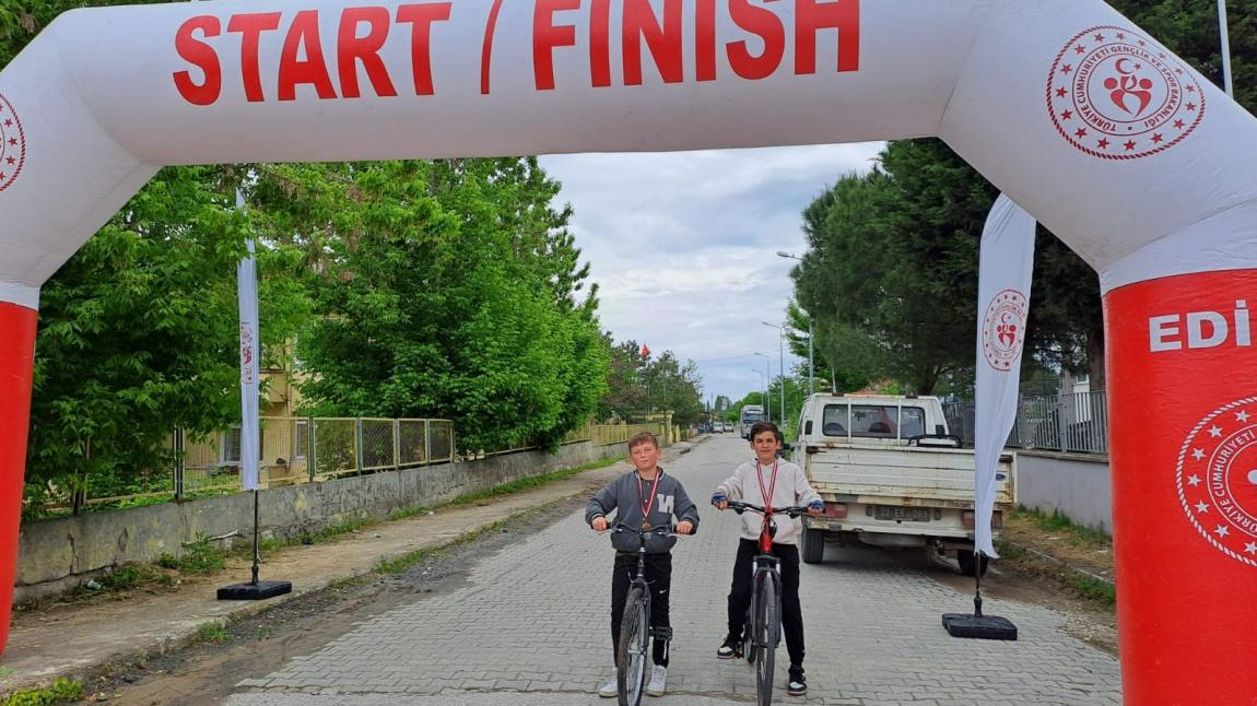 Ortaokullar Arası Bisiklet Yarışması 